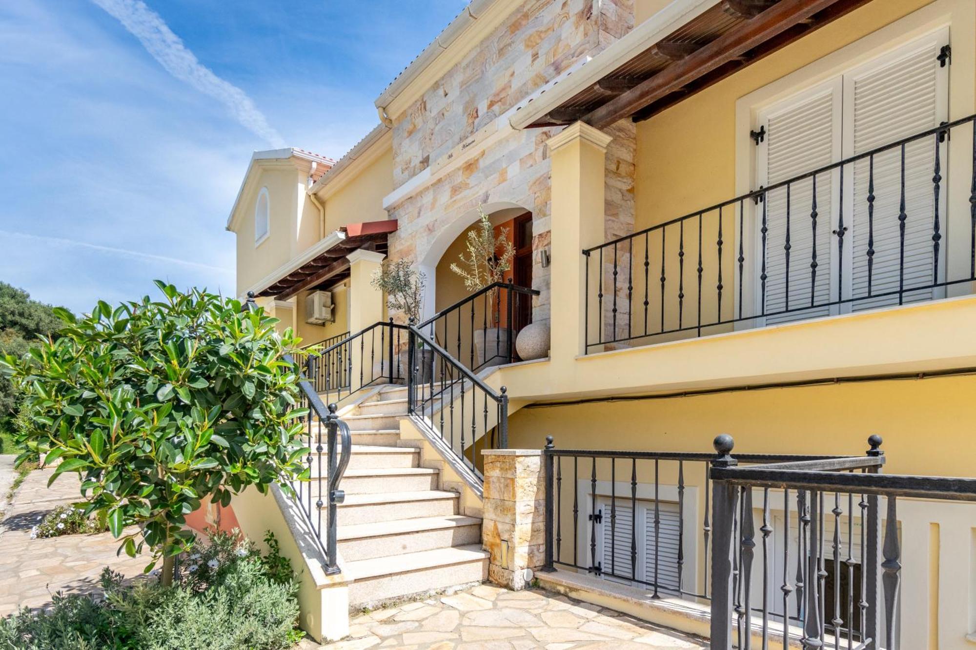Konstantina Lulas Penthouse Apartment Petriti (Corfu)